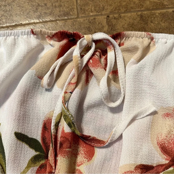 Boutique Sleeveless Short Jumpsuit Romper Large Light Cream and Peach Flowers - Picture 4 of 6